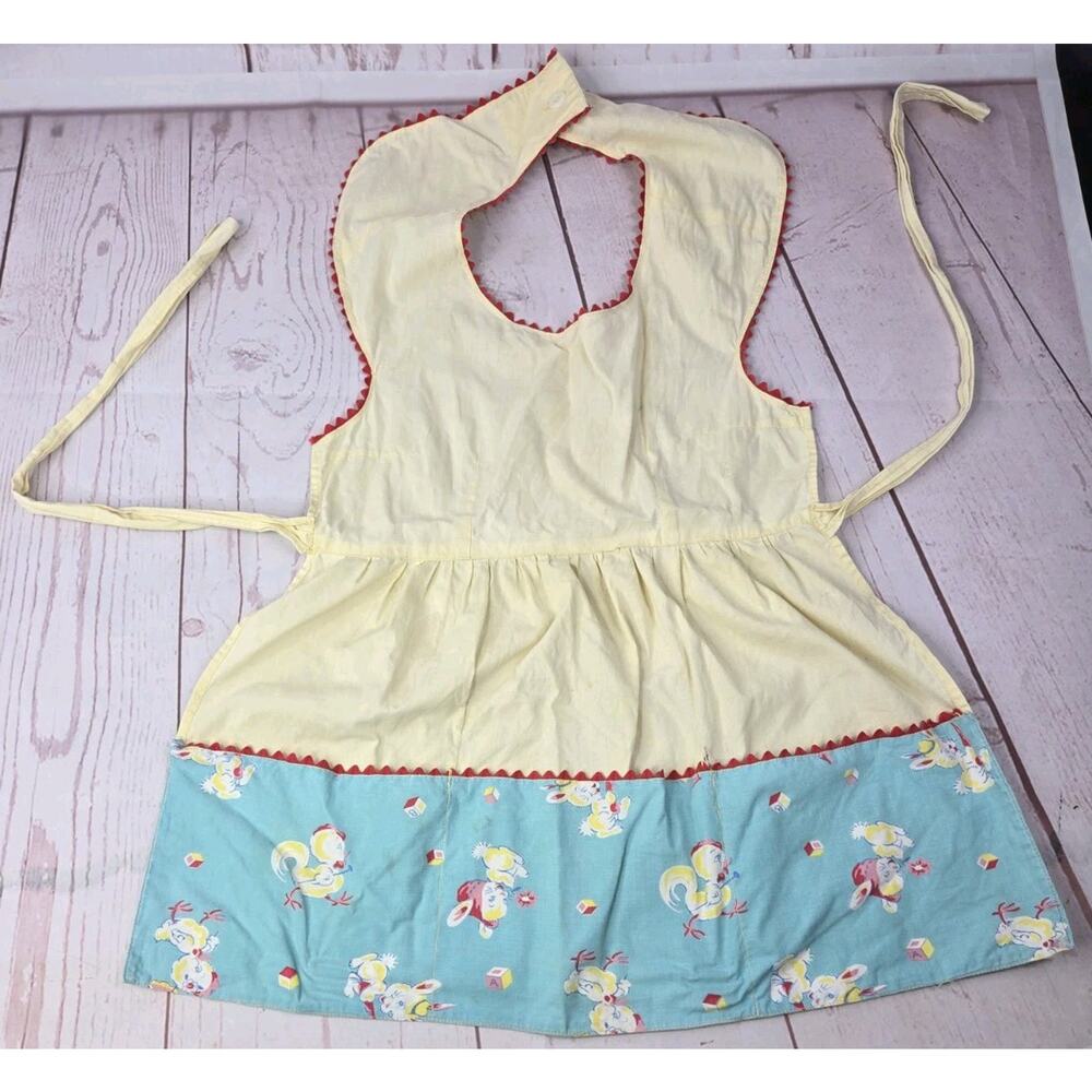 Vtg Child's Full Apron Yellow Pockets Chicks Bunnies Handmade Button Top Read